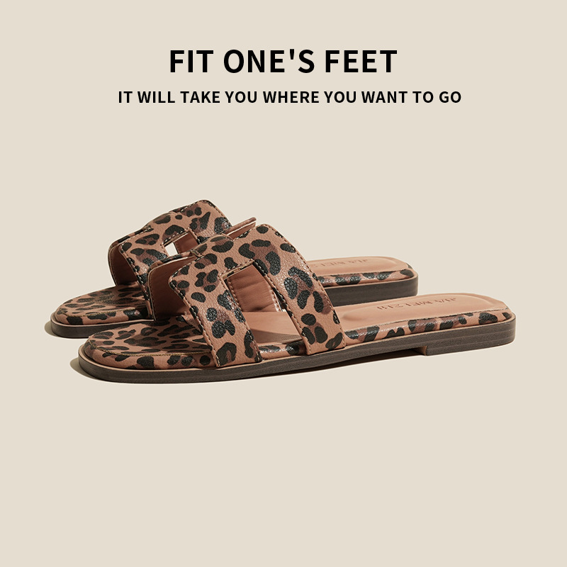 Leopard print slippers for women's summer outerwear fashion 2025 New genuine leather versatile flat flip-flops beach cool slippers Application Scenario