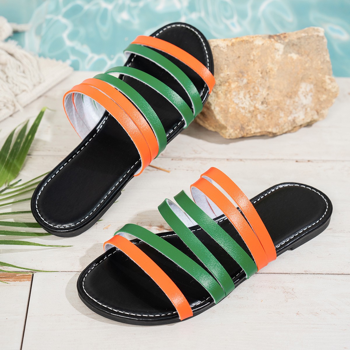 Color-block slippers for women in summer 2025, new European and American large-sized one-piece fashionable flat-heeled women's cool slippers are being distributed Application Scenario