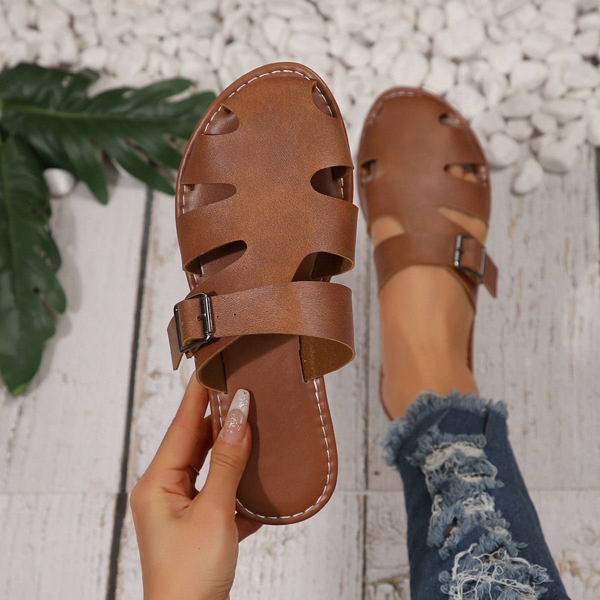 2025 European and American Baotou belt-buckle women's slippers Cross-border wish New 43-size foreign trade women's shoes summer wear beach shoes details Picture