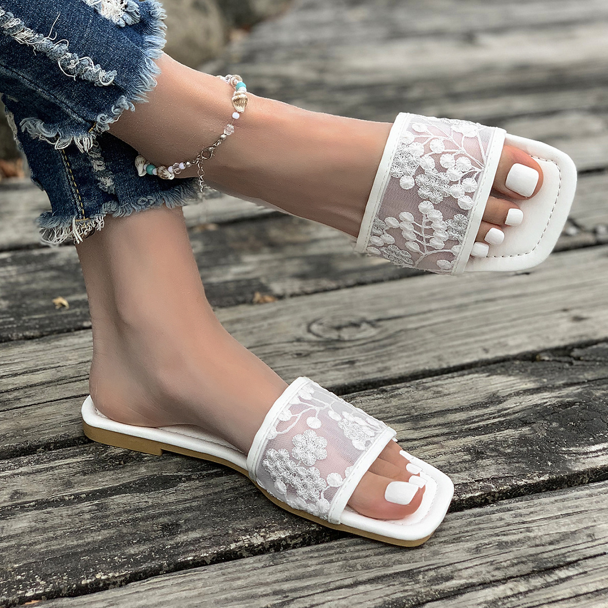 This 2025 new style of flat slippers for women's summer wear, featuring a comfortable square toe and elegant one-shoulder style with a mesh and floral design Application Scenario