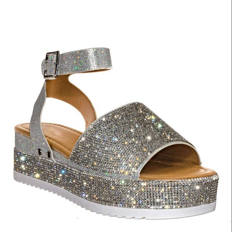 European and American large-sized 2021 summer new water diamond one-shoulder buckle cake women's shoes, fashionable thick-soled sandals for women Application Scenario