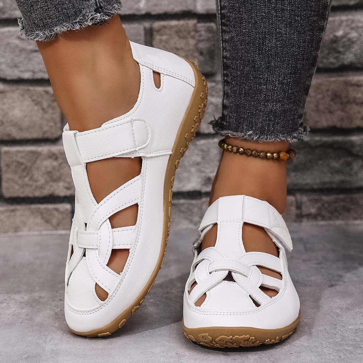 Cross-border 2025 Spring/Summer New casual beach sandals for women, large size, foreign trade hollowed-out Korean Velcro sandals details Picture