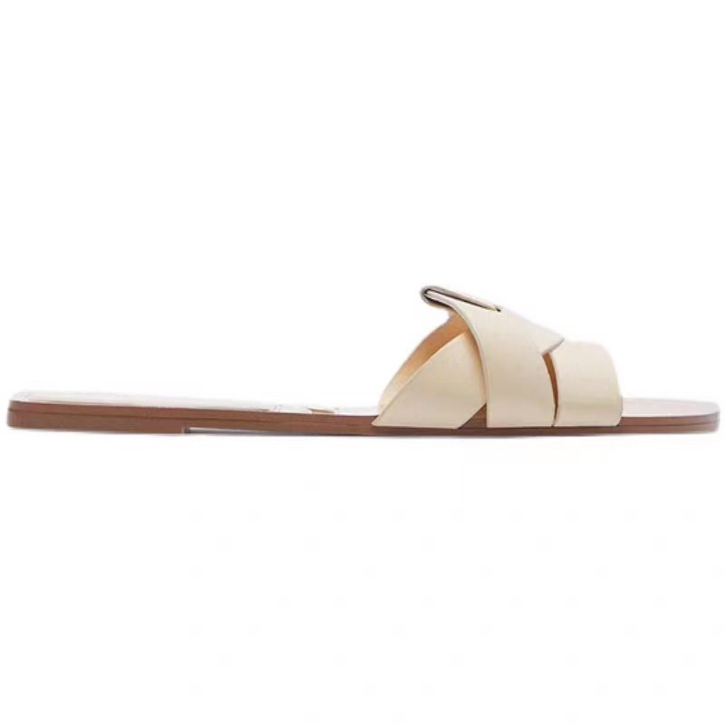 Cross-border new large-sized women's shoes, cross-solid color fashionable flip-flops, flat and trendy indoor and outdoor one-line flip-flops for women Application Scenario