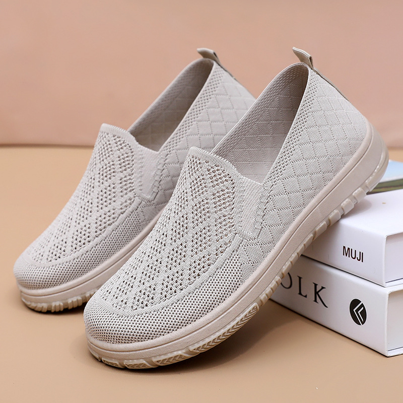 Women's casual shoes, one-step old Beijing cloth shoes, new summer shallow-mouthed flat shoes, soft-soled comfortable mom shoes full figure
