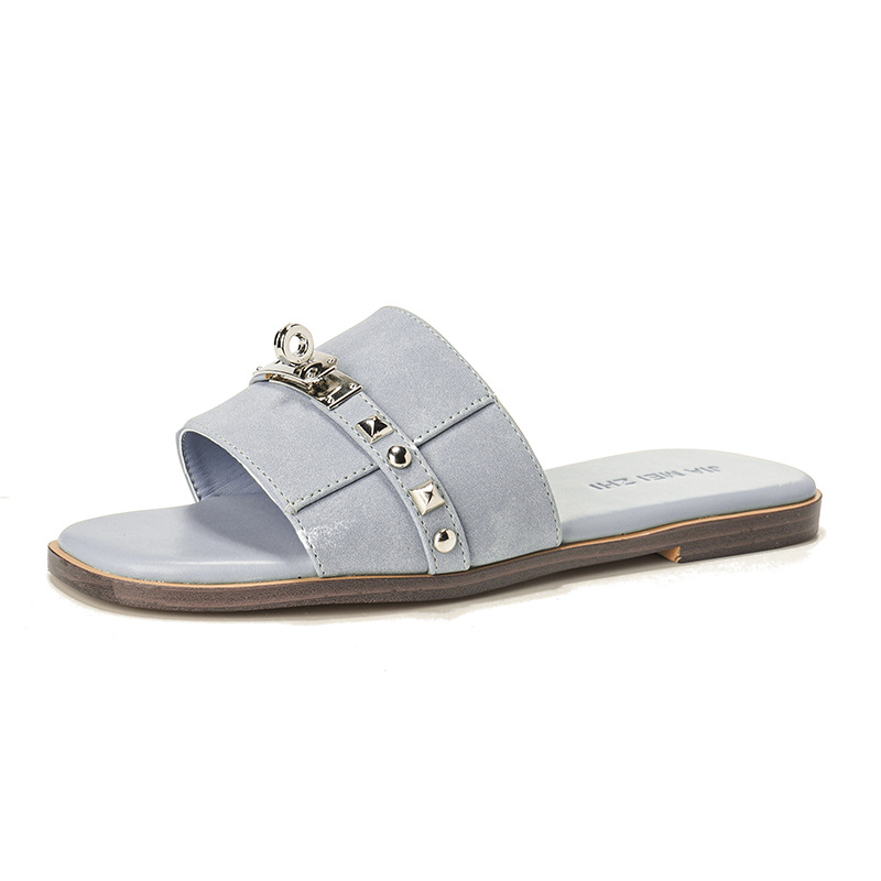Upgraded version ~ French retro leather lock one-shoulder slippers for women's summer outerwear, a trendy and fashionable flat beach flip-flops Item Picture