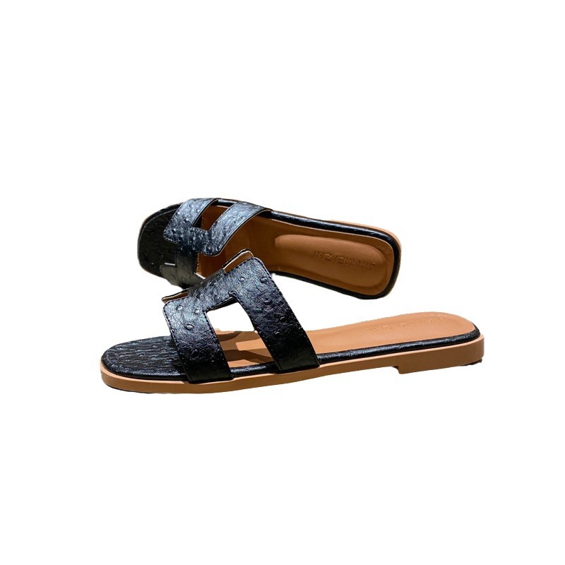 2024 Women's summer slippers with ostrich pattern, fashionable outerwear, flat beach shoes, new Korean-style, versatile beach one-character style Item Picture
