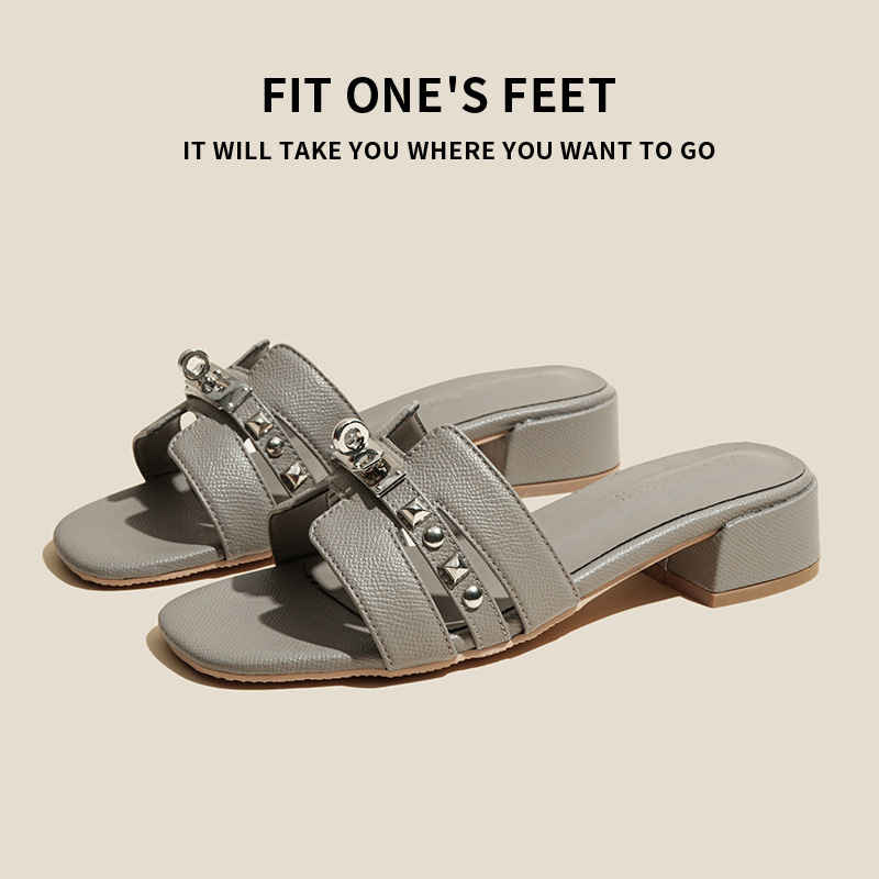 High-end, niche metal-buckle casual slippers for women 2025 new style, versatile for outerwear without tiring feet, summer one-shoulder cooling slippers details Picture