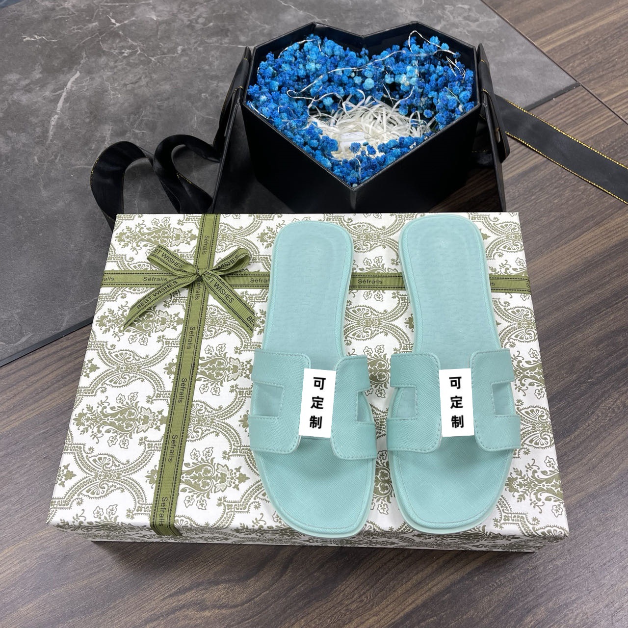 New Spring/Summer 2025 Korean-style one-shoulder slippers for women's outerwear, versatile sandals, flat-bottomed large-sized women's shoes 41-43 full figure