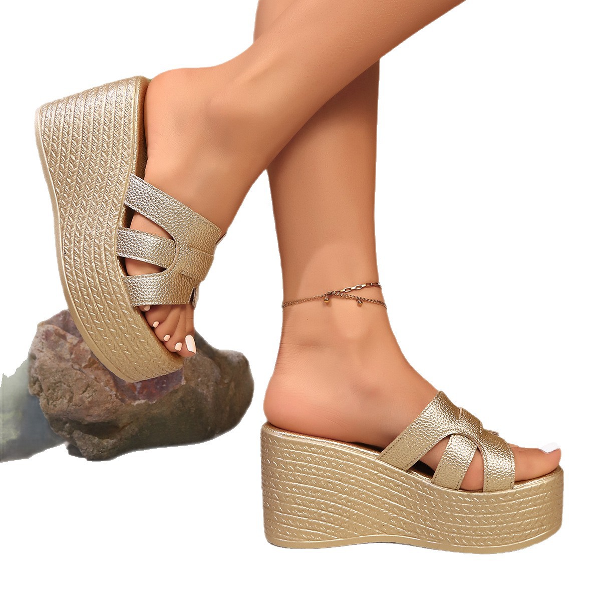The 2025 summer new waterproof platform one-piece flip-flops with wedge heels are versatile for women. They are high-heeled open-toe flip-flops worn outside Item Picture