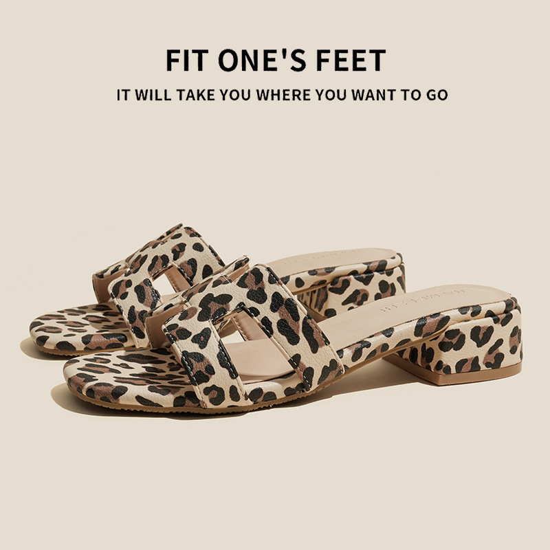 Leopard print slippers for women's summer outerwear fashion 2025 New genuine leather versatile flat, thick-heeled, one-line flip-flops beach cool slippers full figure