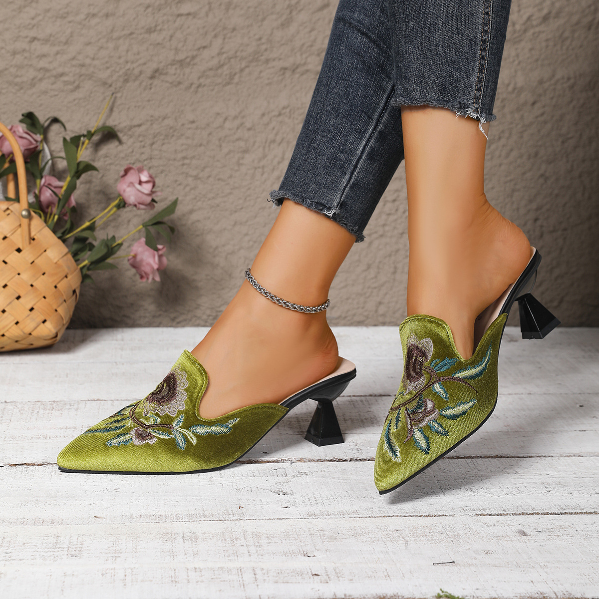 Embroidered Mules mid-heel pointed-toe single shoes for women's summer 2025 new style high-heeled slippers, semi-suede upper soft sole one-step full figure