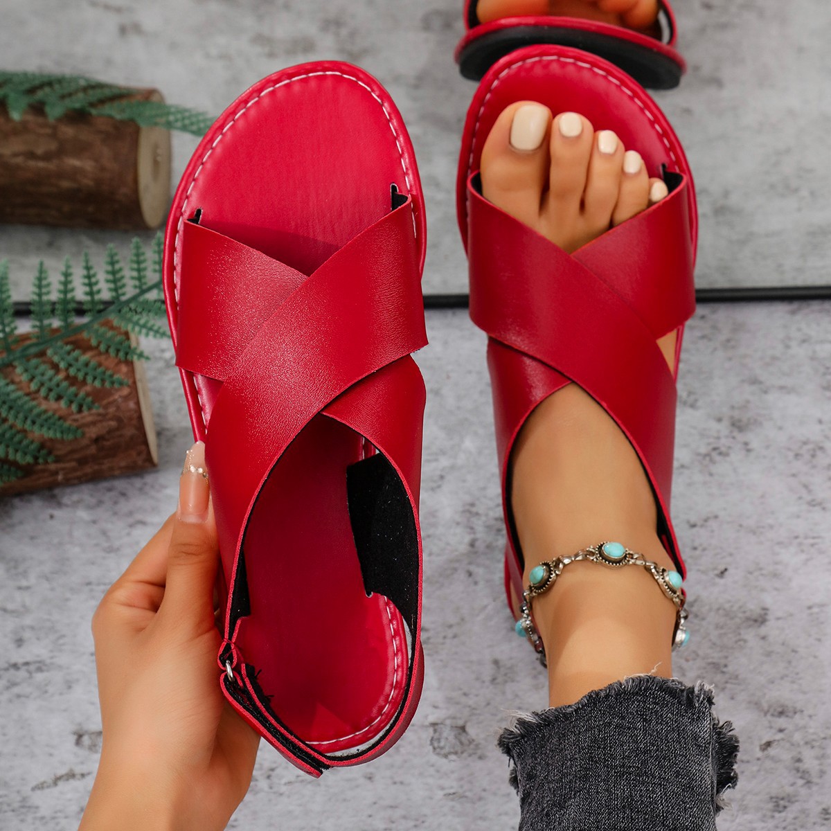 2025 New style European and American export large-sized sandals, cross-strap flat sandals, women's wide-band open-toe beach sandals full figure