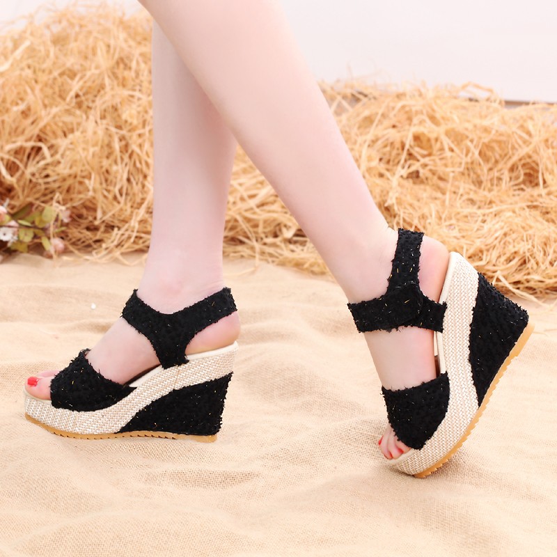 2024 Summer new Korean-style wedge heel fish-mouth sandals for women's casual casual muffin thick-soled high-heeled Velcro women's shoes are available for distribution Application Scenario