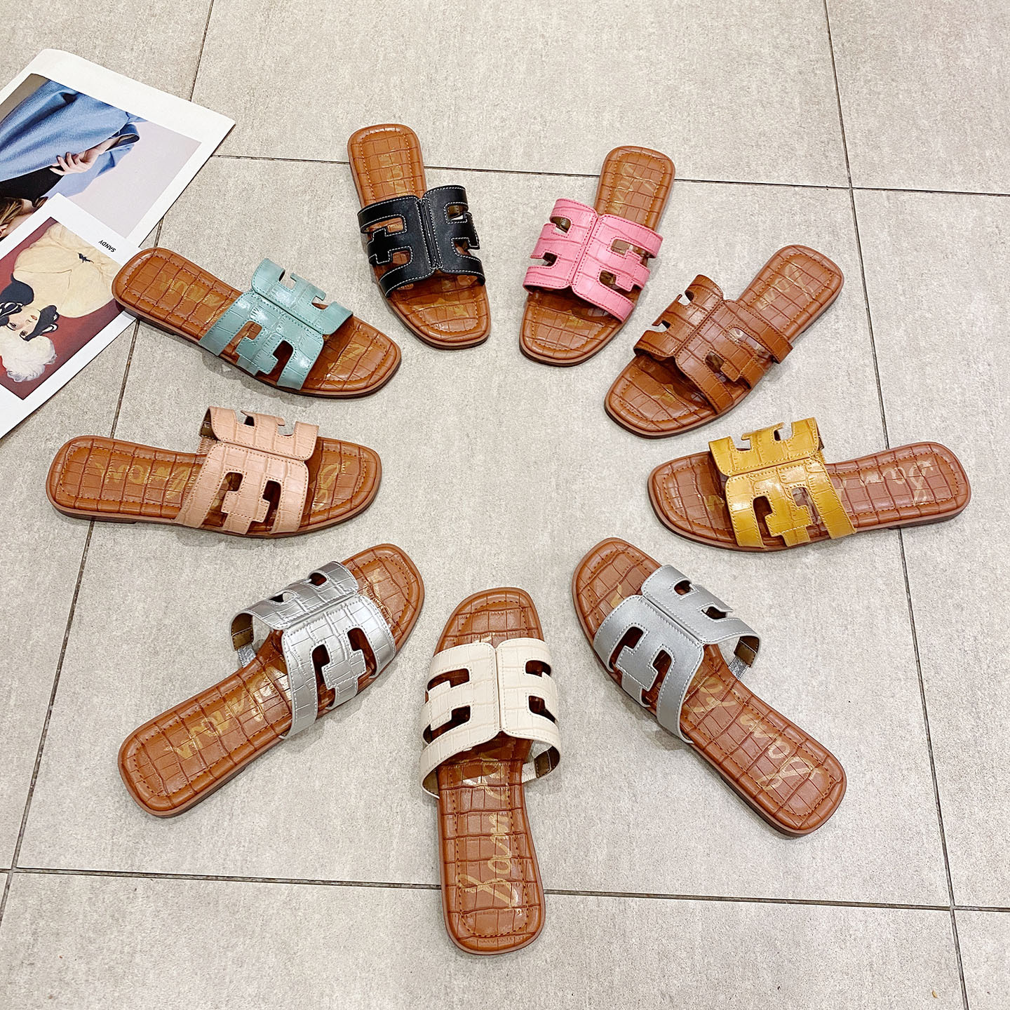 2023 Travel Size Summer New Cool flip-flops women's summer outerwear flat beach slippers Women's flip-flops flat and comfortable full figure
