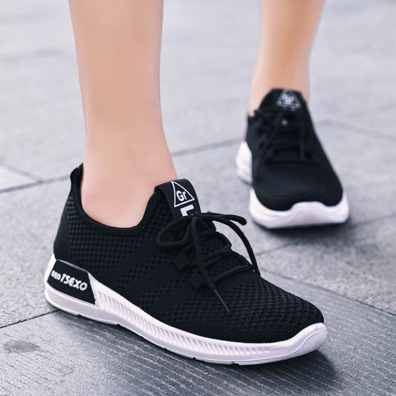 Women's spring new ins trendy shoes, cross-border factory flat light sports shoes wholesale women's flying weaving running shoes Application Scenario