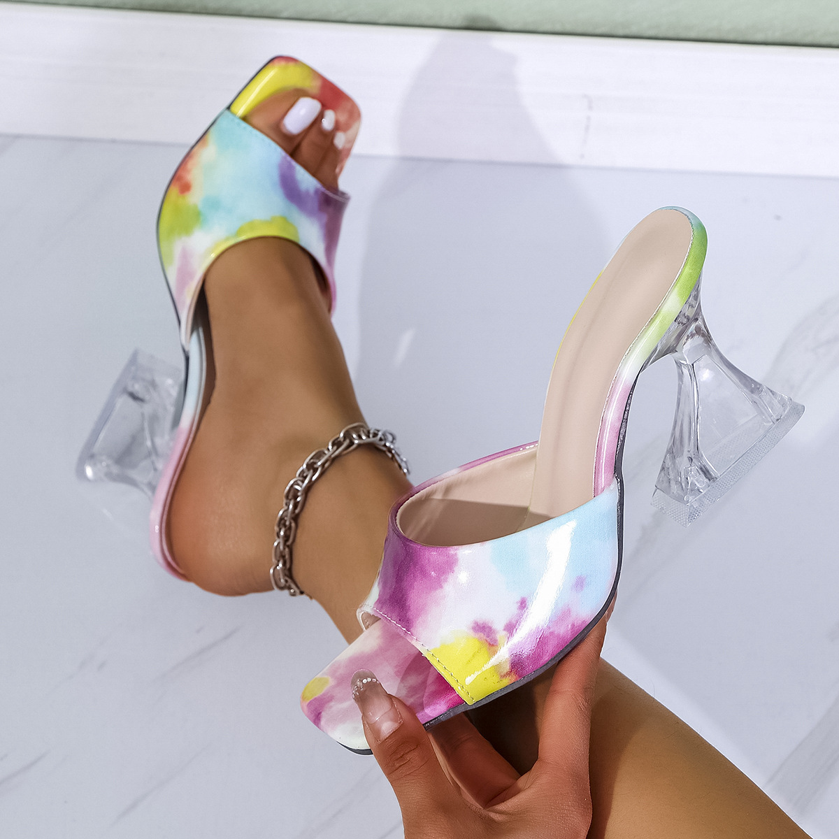 2025 New large-sized high-heeled sandals with crystal heels and printed square toe, sexy and fashionable cross-border fashion women's shoes heel details Picture