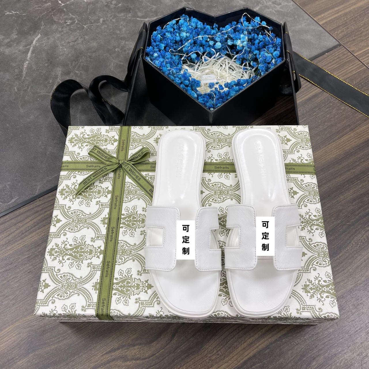 New Spring/Summer 2025 Korean-style one-shoulder slippers for women's outerwear, versatile sandals, flat-bottomed large-sized women's shoes 41-43 Application Scenario