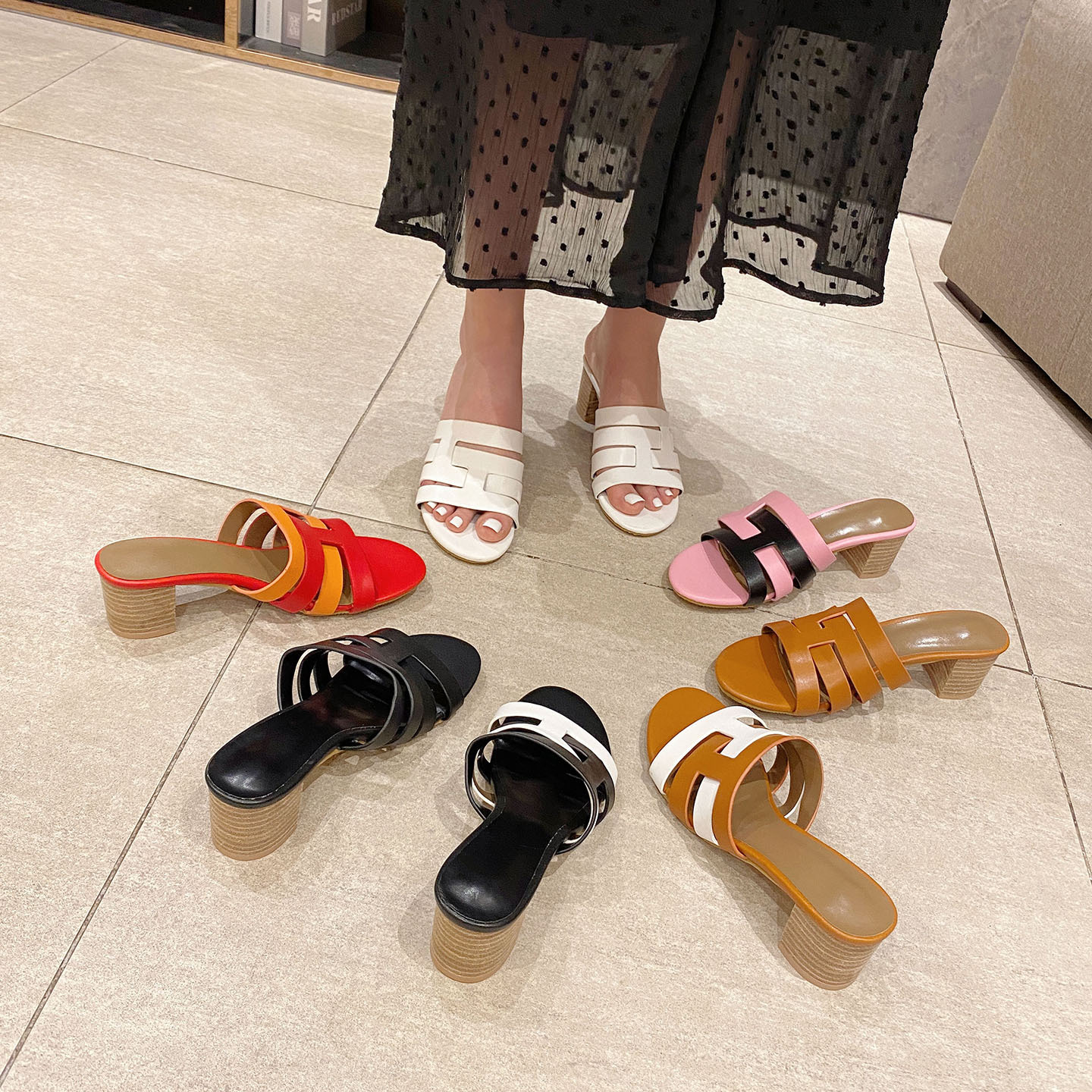 European Station 2021 New fashionable fairy style chunky-heeled flip-flops for casual and comfortable travel, one-shoulder flip-flops for women full figure