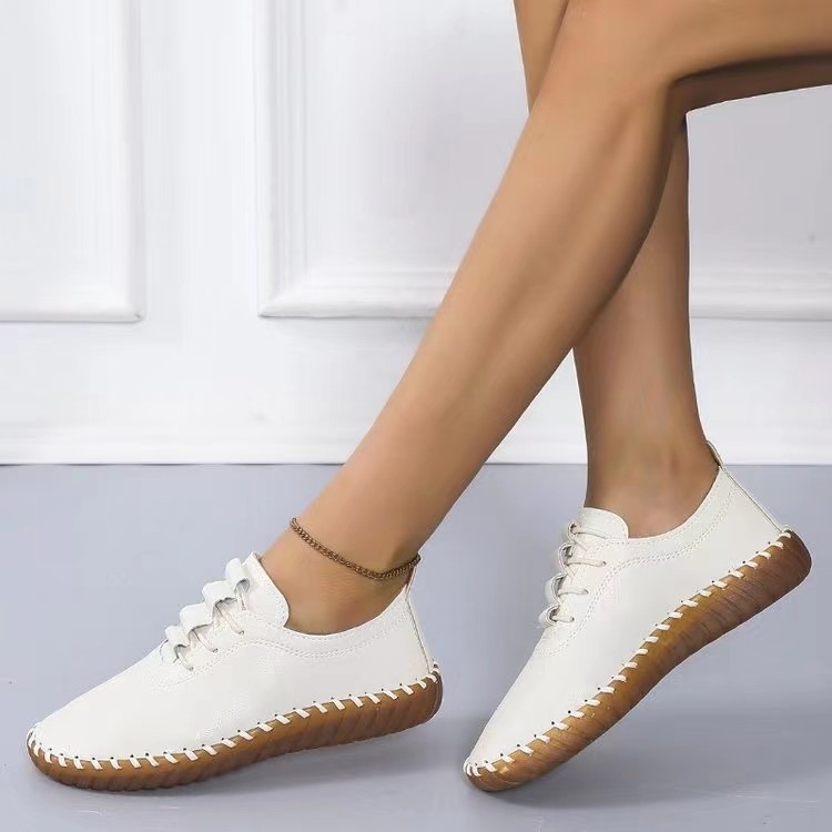 Women's soft-soled and soft-top bean shoes 2025 new style comfortable women's shoes Flat mom shoes round toe lace-up casual shoes details Picture