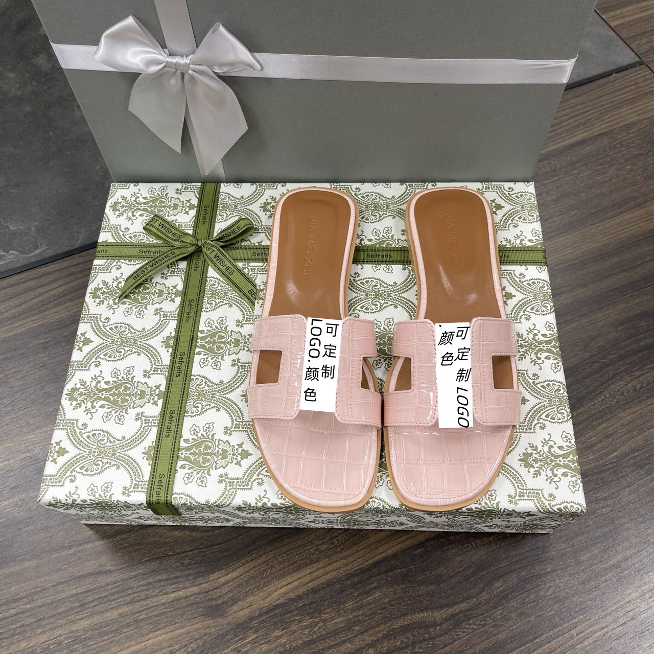 Fashionable slippers for women's outerwear, 2025 new ins trendy spring and summer cool slippers, fashionable beach flat one-shoulder slippers full figure