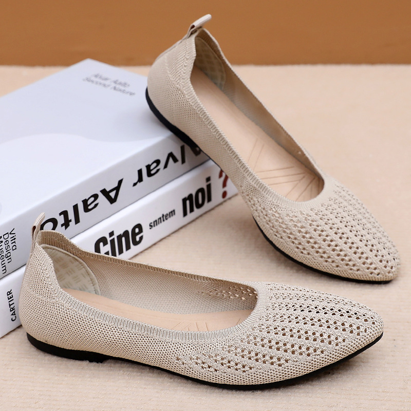 Women's casual shoes, cross-border trade women's shoes, soft soles, not tiring to the feet, single shoes, fly-knit breathable single shoes, pointed-toe mom shoes full figure