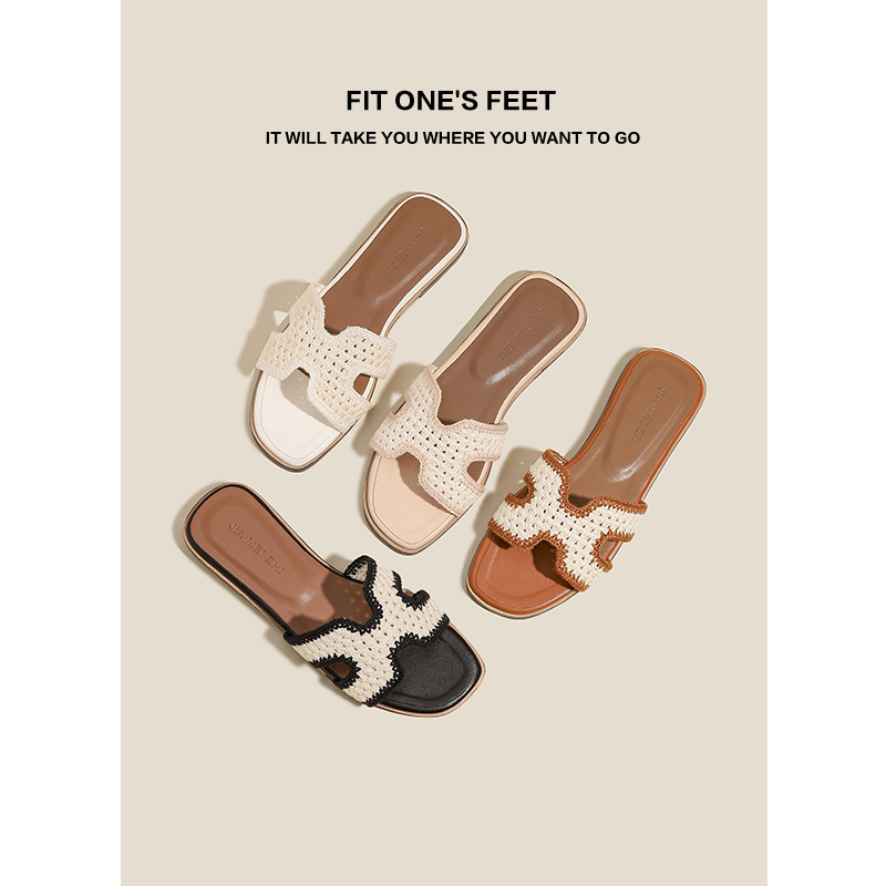 Summer 2025 new style slipper Korean vacation beach slippers for students to wear outside flat slippers for girls full figure