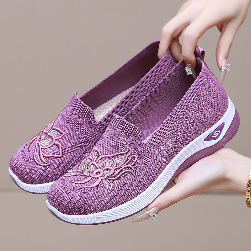 Summer casual single shoes for women, old Beijing cloth shoes, shoes for middle-aged and elderly mothers, shallow opening breathable, embroidered flying woven women's shoes full figure