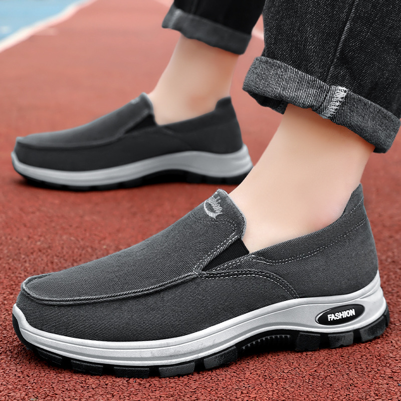 Summer breathable and non-stuffy, men's new style old Beijing cloth shoes with soft soles, comfortable and not tiring to the feet, casual men's shoes full figure