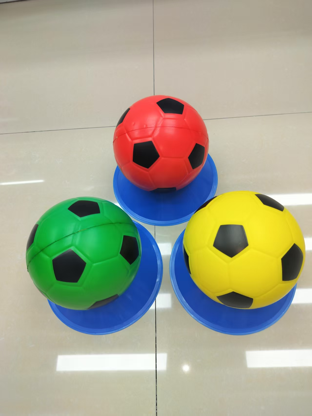 12公分PU球热销足球绿黄红色足球