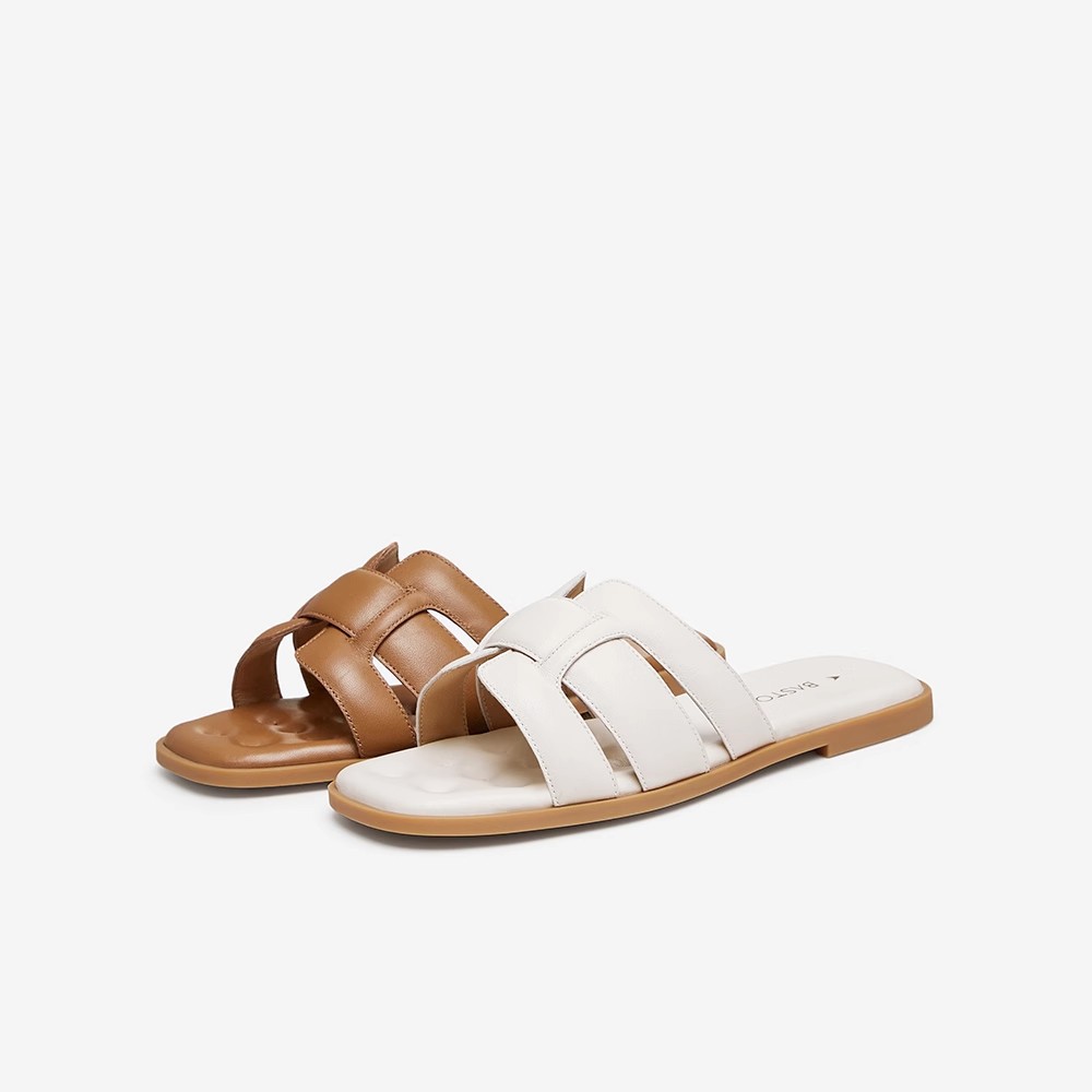 The new retro woven one-line flip-flops for women's outerwear in summer 2024 are fashionable and versatile beach shoes Item Picture