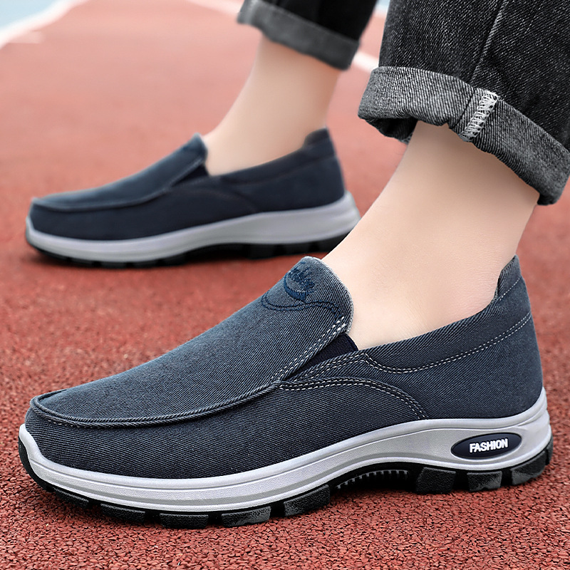 Summer breathable and non-stuffy, men's new style old Beijing cloth shoes with soft soles, comfortable and not tiring to the feet, casual men's shoes details Picture