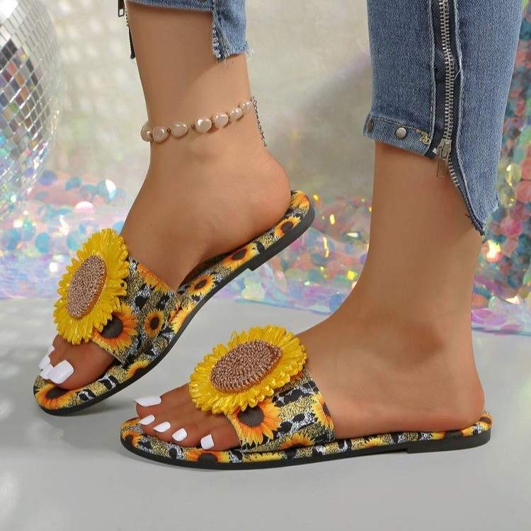 Summer women's outdoor beach flip-flops are flat, anti-slip, trendy and fashionable with flower stickers Specification drawing