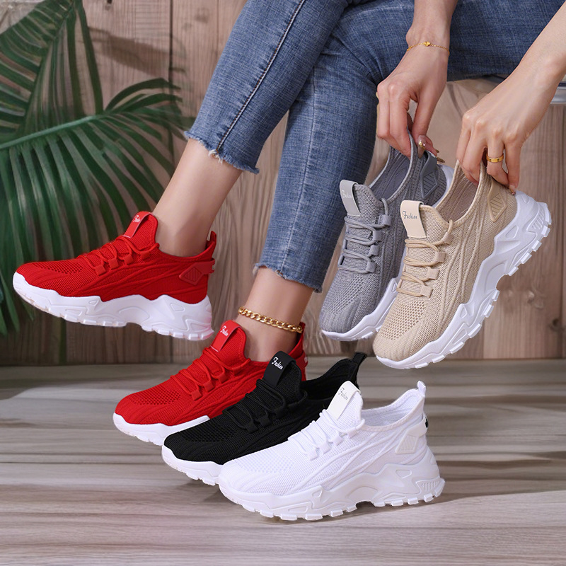 Women's shoes, versatile and breathable mesh shoes, cross-border large-sized sports shoes, soft-soled shoes that don't get tired of the feet, running shoes, flying woven single shoes Application Scenario