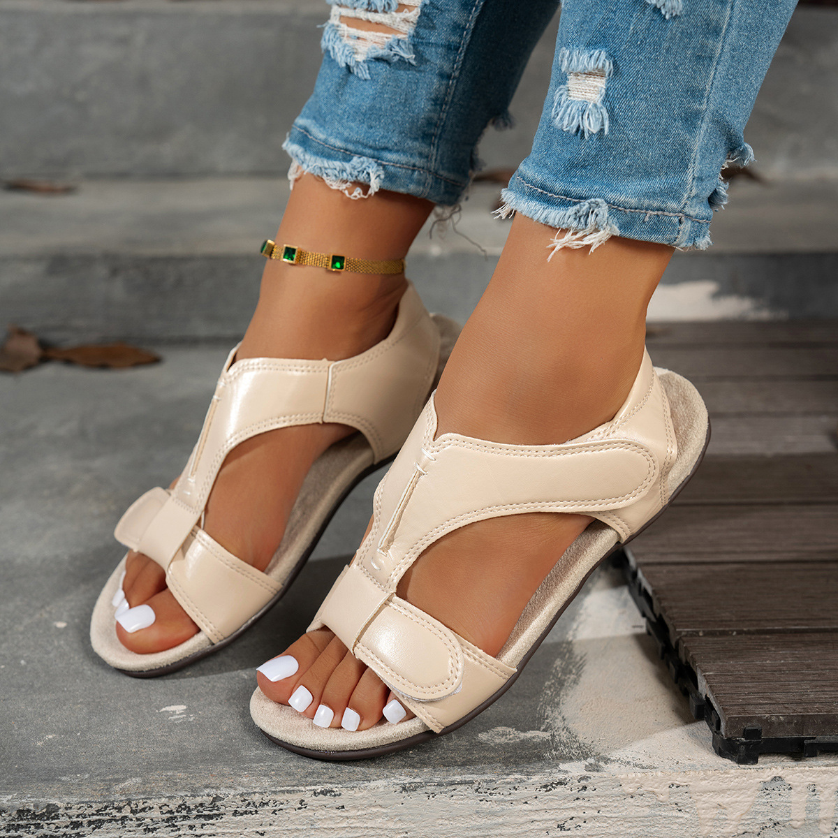 Summer new cross-border European and American large size round-toe fashionable flat sandals for women, one-piece consignment to wish Amazon Application Scenario