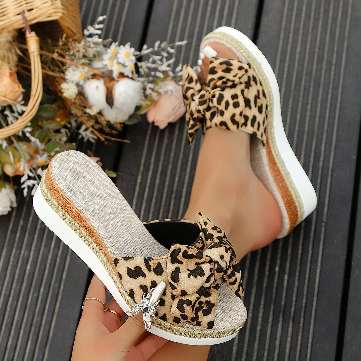 Women's summer outerwear thick-soled 2025 new high-heeled one-shoulder slippers, fashionable slope leopard print and cool slippers, large size for export full figure