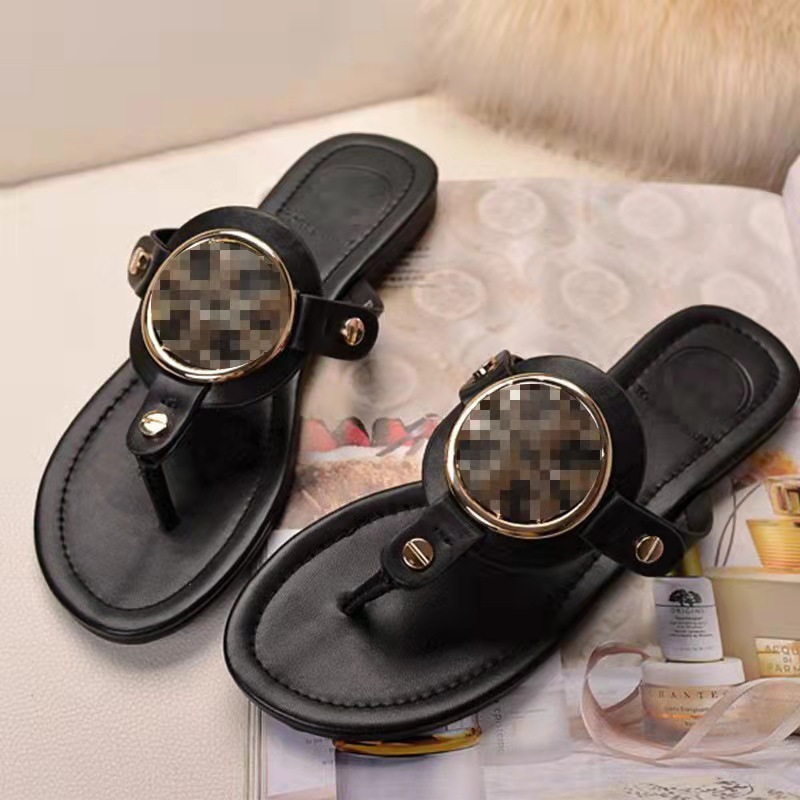 In 2023, women's outerwear in slippers: Fashionable beach, European and American style, flip-flops made of cowhide, summer flip-flops for export, large size, flat bottom, toe clipping, cool details Picture