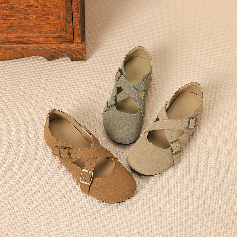 Leather Birken shoes for summer 2024, new style, toe cap, cross-belt, semi-cool slippers, fashionable and breathable lazy shoes for children to wear outside full figure