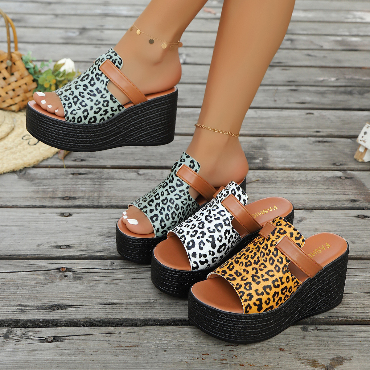 In the summer of 2025, the new one-line leopard print thick-soled shoes for women with plus-size wedge heels in Europe and America are fashionable for outerwear full figure