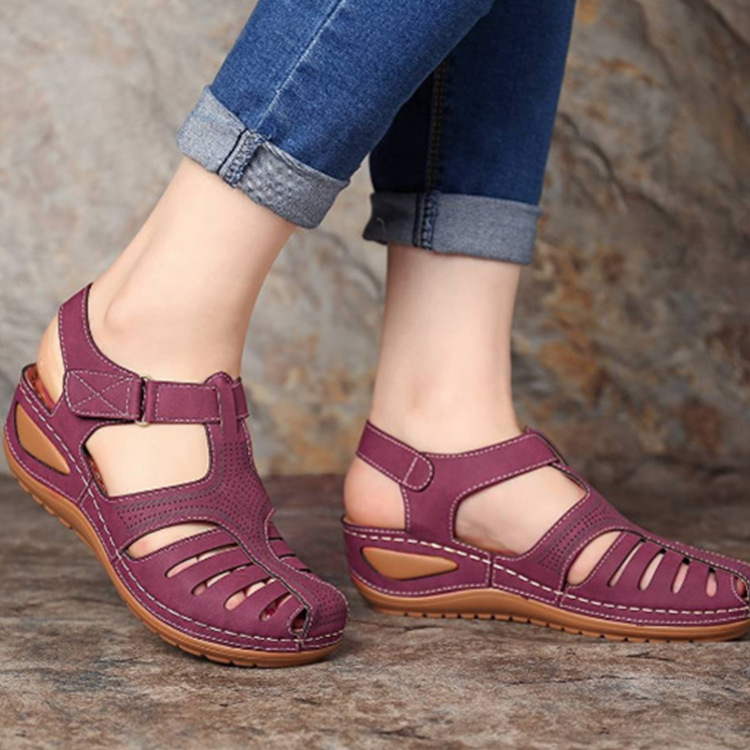 A large quantity of summer vintage women's sandals, sewing clogs, comfortable round-toe women's shoes in multiple color series, size 43 full figure