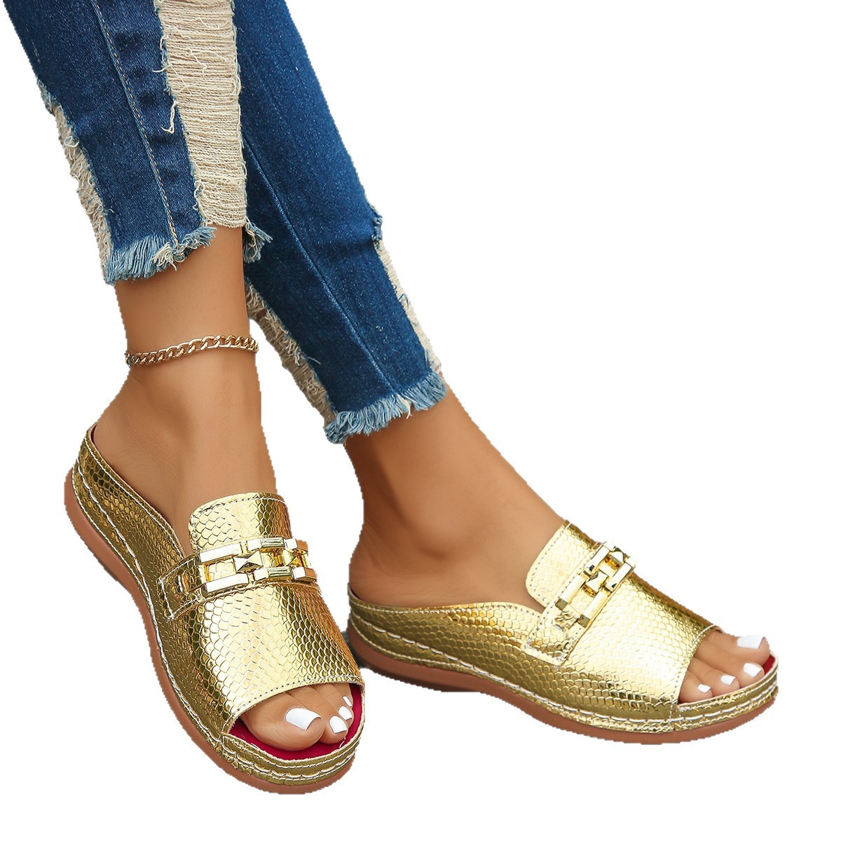 Wholesale of Roman-style fish-mouth beach sandals with metal chain decoration, large-sized summer new style wedge heel thick-soled slippers for export Item Picture