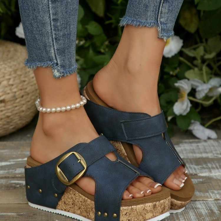 2025 Summer new cross-border large-sized wedge heel belt buckle slippers for women, European and American riveted fashionable foreign trade high-heeled women's shoes Application Scenario