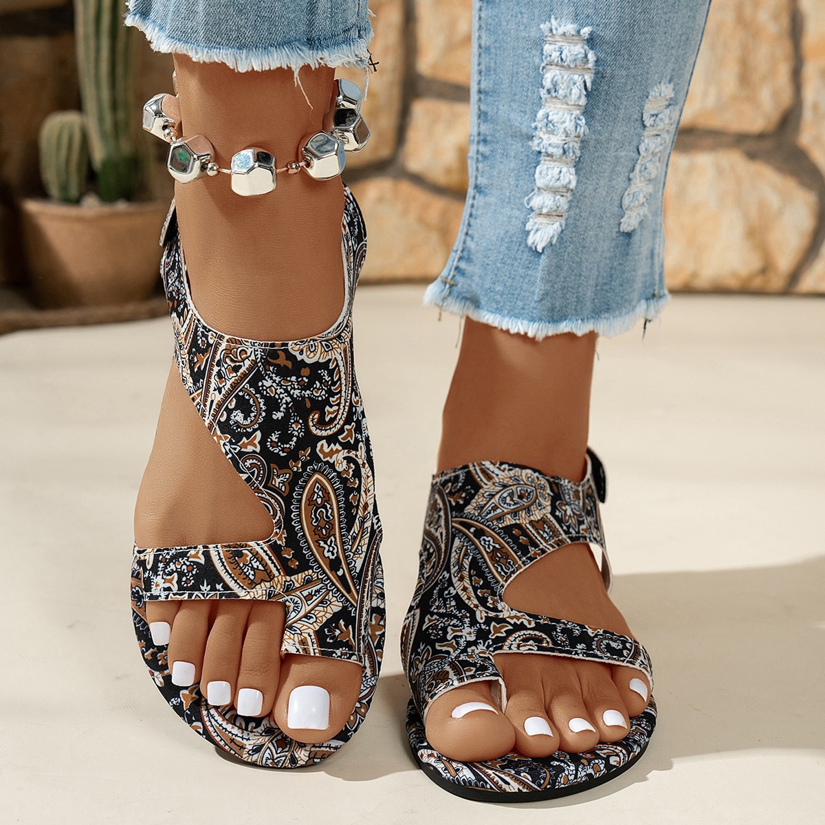 Cross-border large-sized ethnic-style cool slippers for women 2025 summer new flat printed flip-toe Roman-style cool slippers details Picture