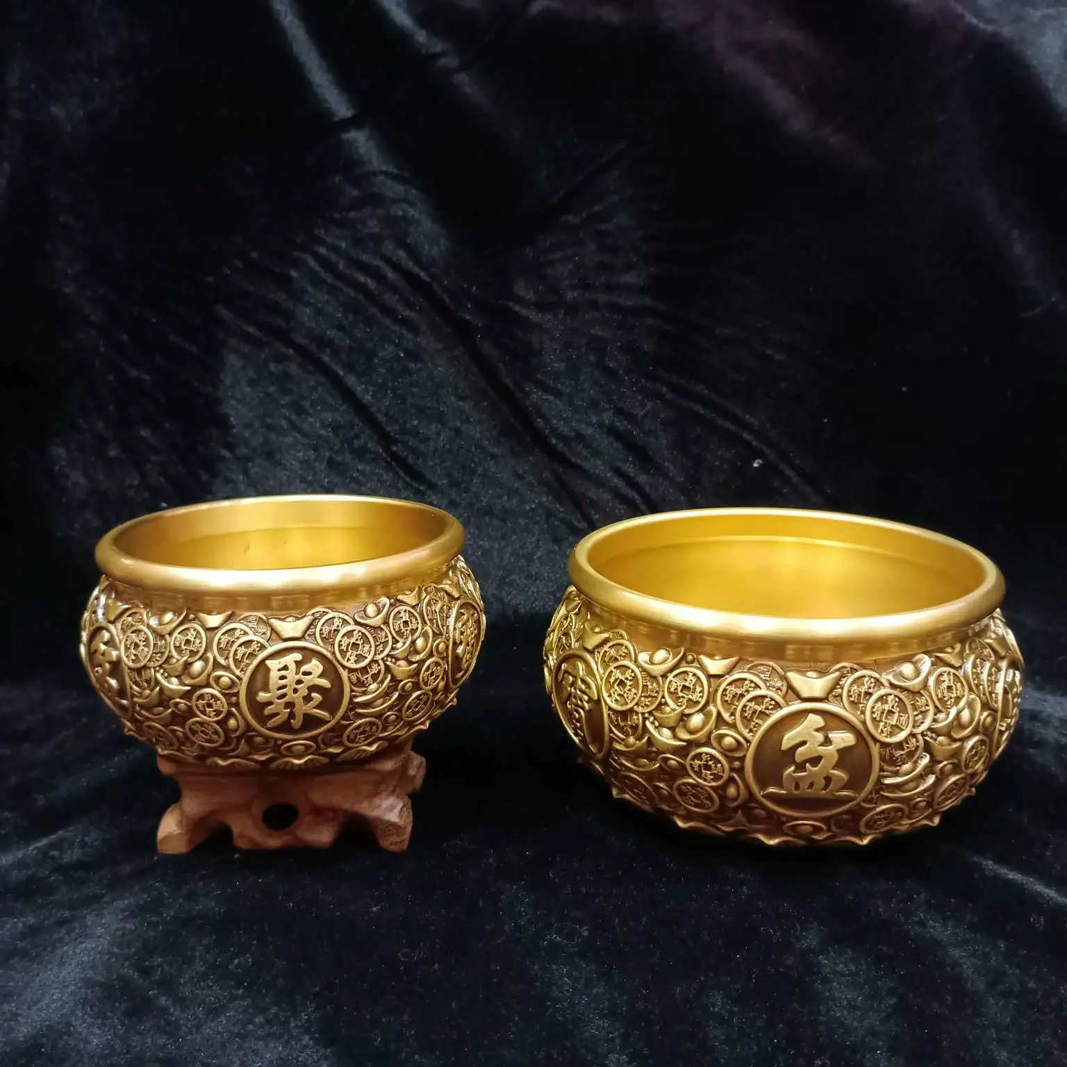 Zhonggong Craft copper Coin treasure Basin, money-attracting and wealth-gathering piggy bank, home living room desktop decoration detail image 6