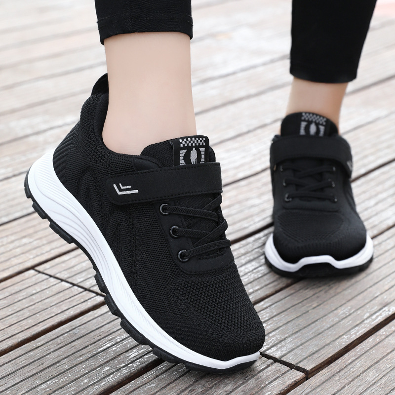 Women's walking shoes, shoes for middle-aged and elderly mothers, Velcro casual shoes, breathable and non-smelly feet, mesh shoes, versatile single shoes Application Scenario