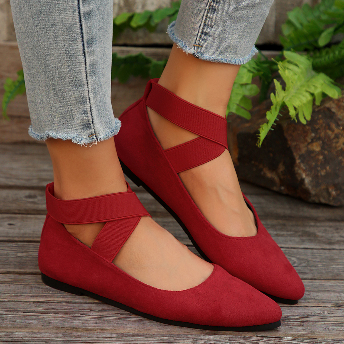 Cross-border foreign trade large-sized casual shoes for women, 2025 summer new style European and American flip-top women's shoes, size 43, independent station Application Scenario