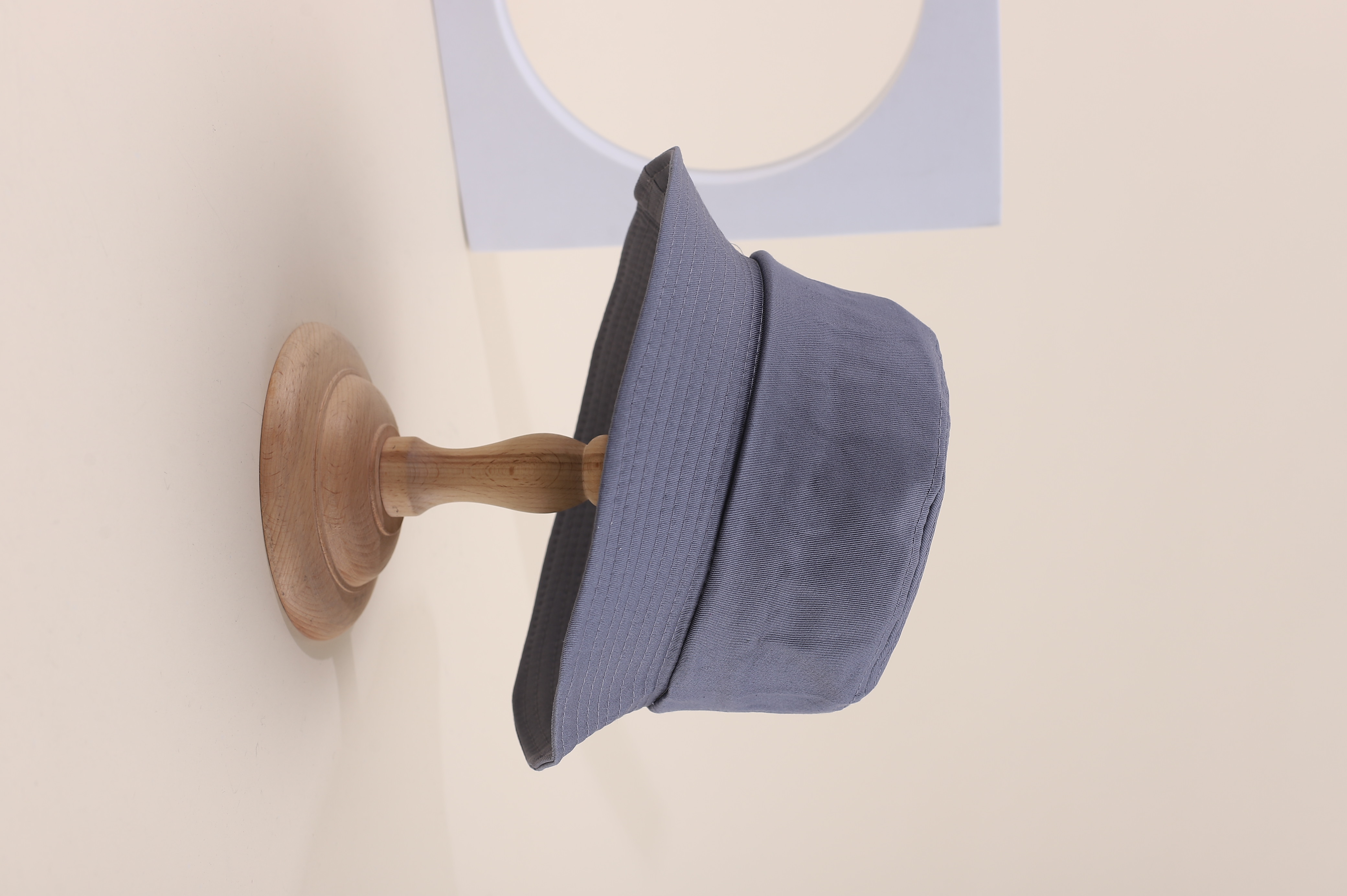This is a popular Korean adult single-sided fisherman hat for spring and summer. It has a smooth board that can be DIY for sun protection and sun protection. It is simple, fashionable, versatile, foldable and easy to carry. It is suitable for both men and women. Both sizes are 58 head measurements. Specification drawing