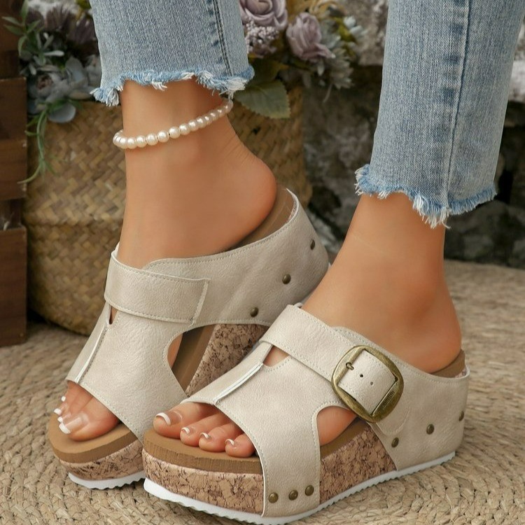 2025 Summer new cross-border large-sized wedge heel belt buckle slippers for women, European and American riveted fashionable foreign trade high-heeled women's shoes details Picture