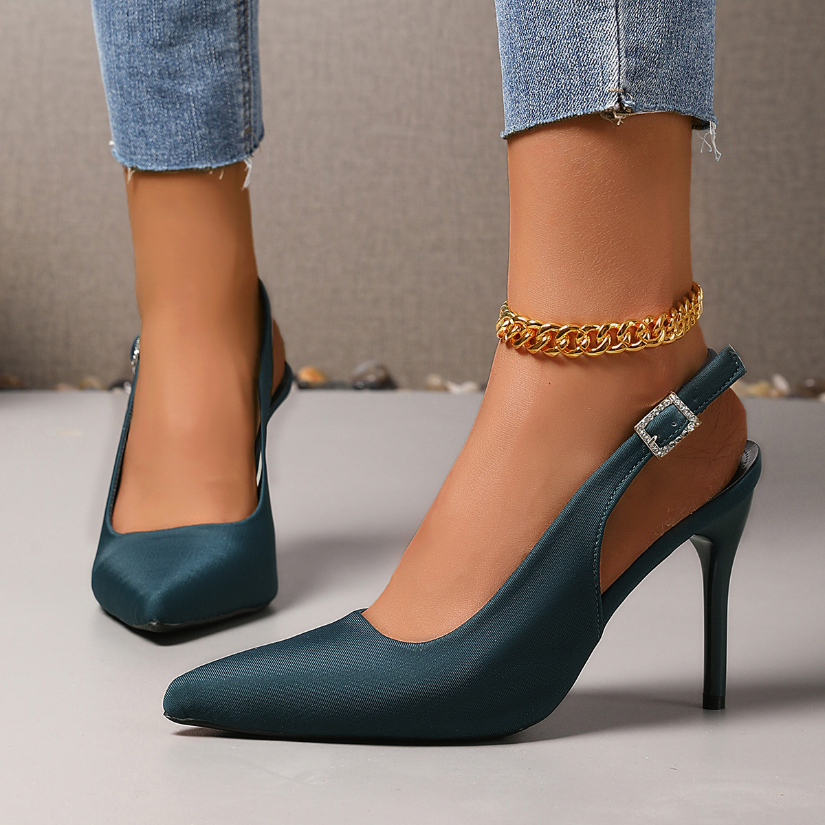 High-heeled sandals with a headband at the back and a back strap, a new 2024 plus-size pointed-toe single shoe, European and American stilettos for women Application Scenario