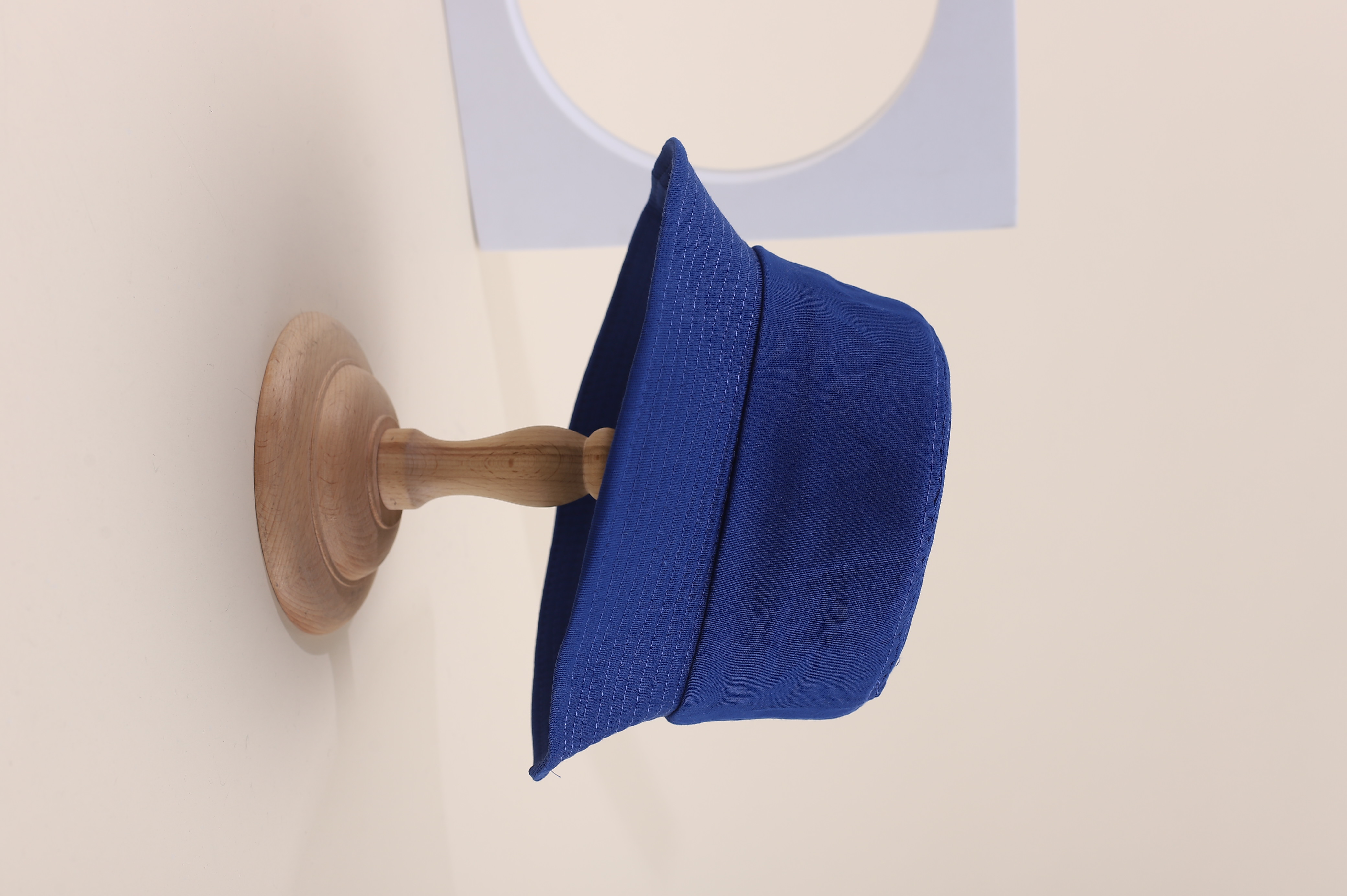 This is a popular Korean adult single-sided fisherman hat for spring and summer. It has a smooth board that can be DIY for sun protection and sun protection. It is simple, fashionable, versatile, foldable and easy to carry. It is suitable for both men and women. Both sizes are 58 head measurements. Item Picture