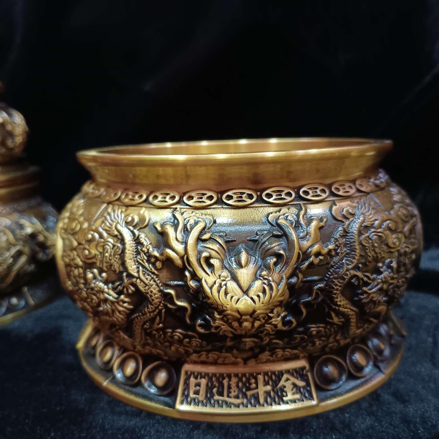 Zhonggong Craft Treasure Basin with copper lid and three-dimensional pattern money coin piggy Bank, a home living room table decoration detail image 5